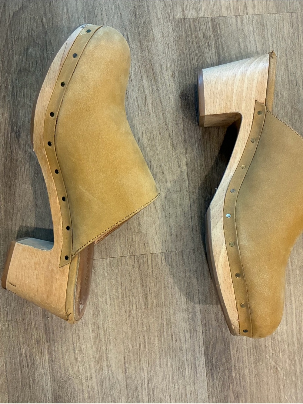 Madewell Mustard Leather Studded Clog Mules - Picture 3 of 6